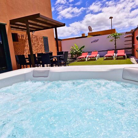 Sunrise Surf House, Big Garden, Hot Tub, Parking, Super-Fast Free Wi-Fi Villa Corralejo Exterior photo