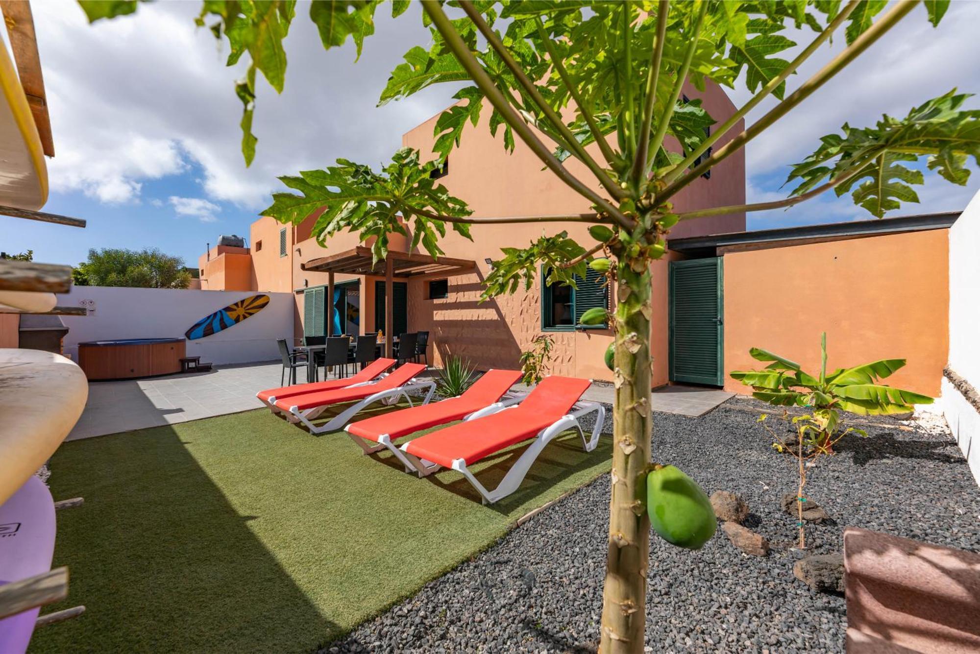 Sunrise Surf House, Big Garden, Hot Tub, Parking, Super-Fast Free Wi-Fi Villa Corralejo Exterior photo