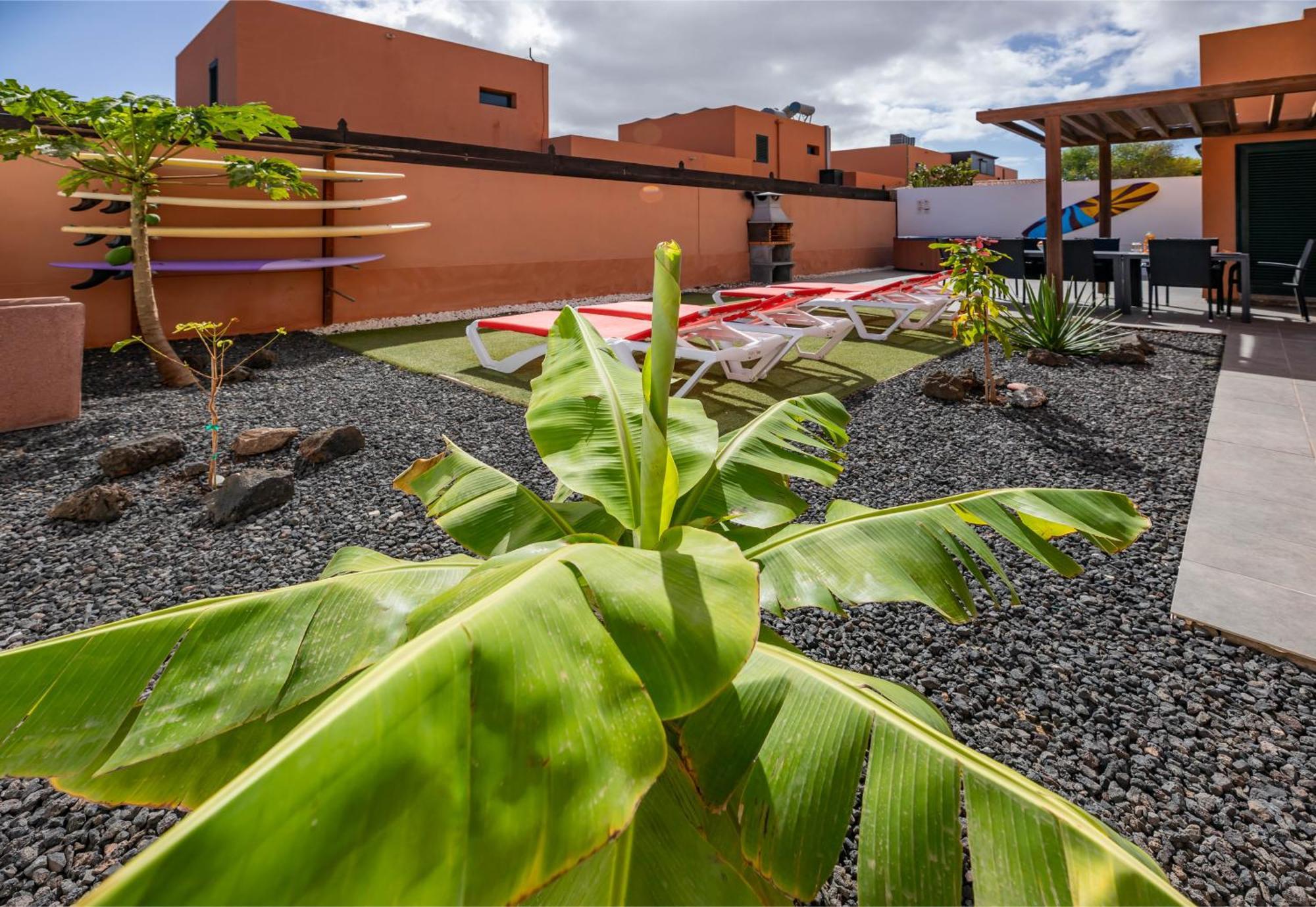 Sunrise Surf House, Big Garden, Hot Tub, Parking, Super-Fast Free Wi-Fi Villa Corralejo Exterior photo