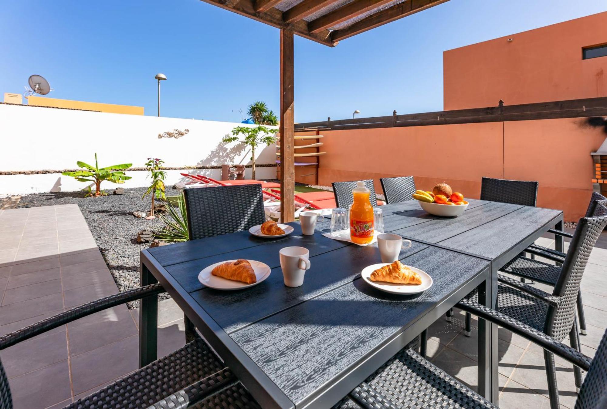 Sunrise Surf House, Big Garden, Hot Tub, Parking, Super-Fast Free Wi-Fi Villa Corralejo Exterior photo