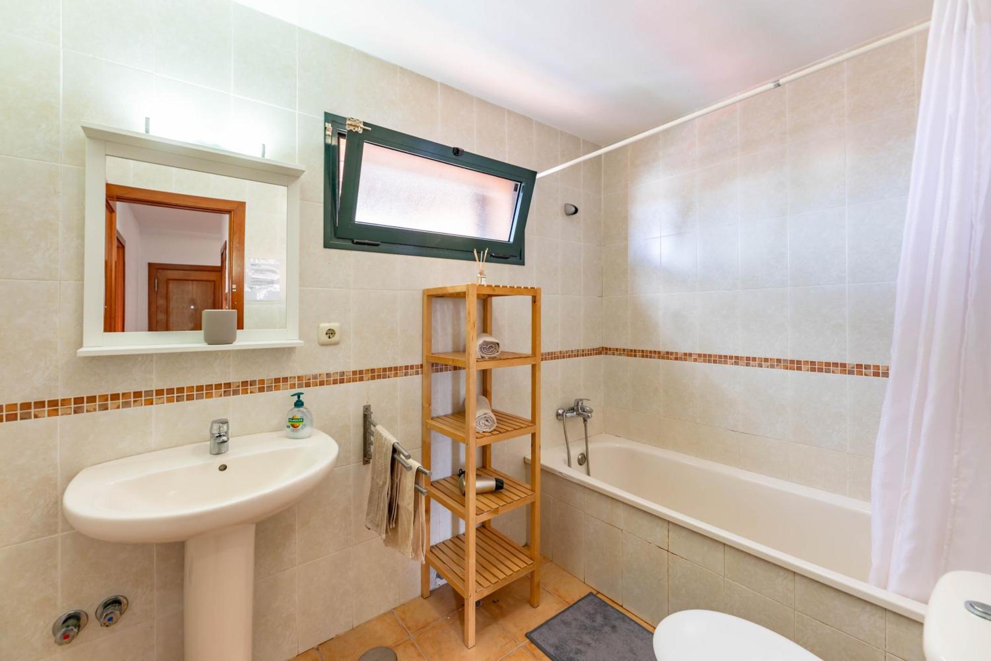 Sunrise Surf House, Big Garden, Hot Tub, Parking, Super-Fast Free Wi-Fi Villa Corralejo Exterior photo