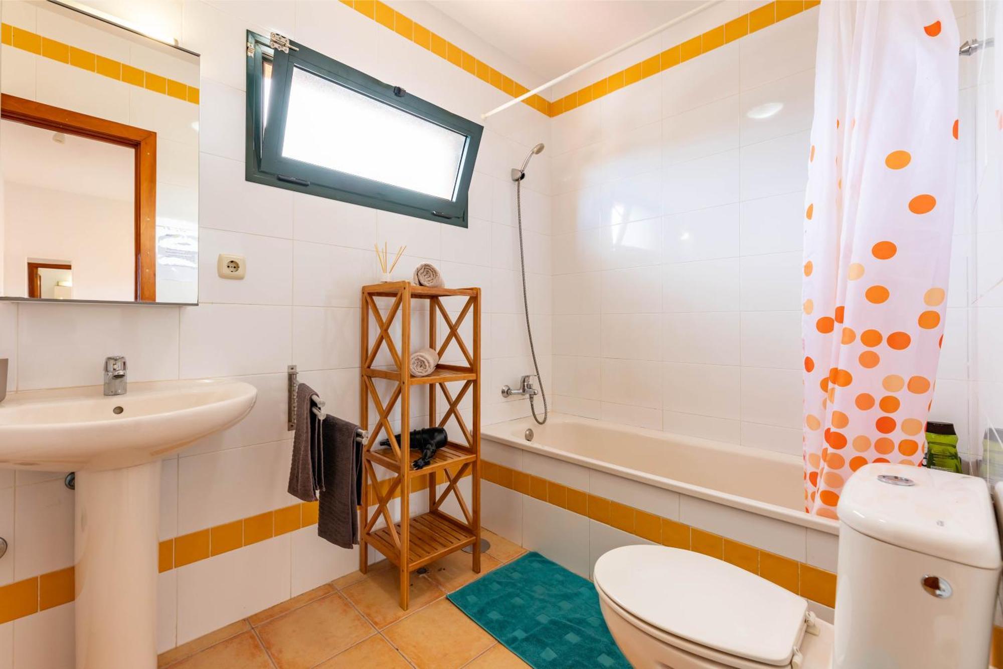 Sunrise Surf House, Big Garden, Hot Tub, Parking, Super-Fast Free Wi-Fi Villa Corralejo Exterior photo