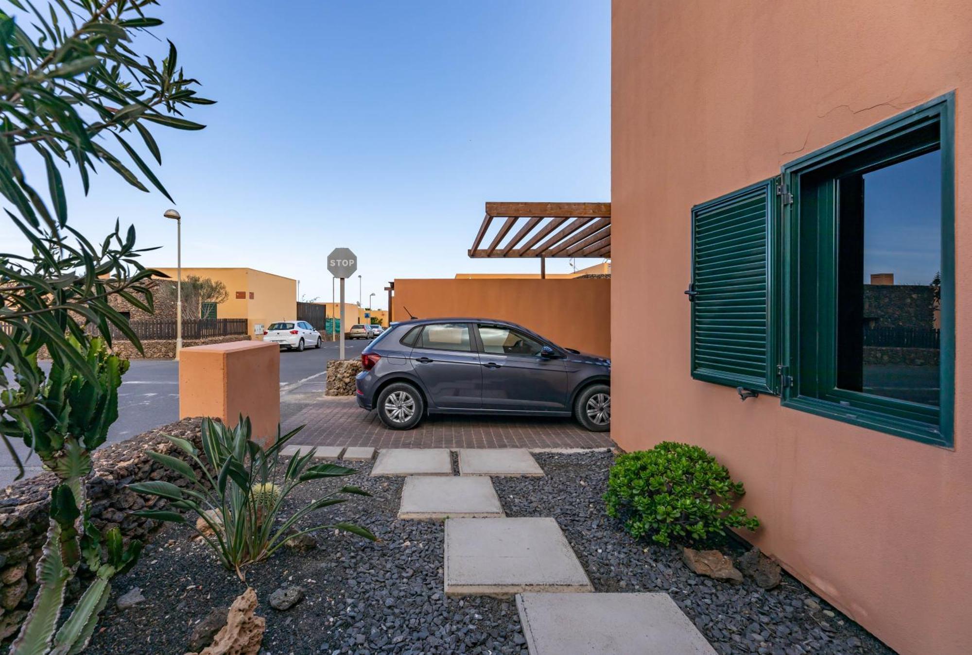 Sunrise Surf House, Big Garden, Hot Tub, Parking, Super-Fast Free Wi-Fi Villa Corralejo Exterior photo
