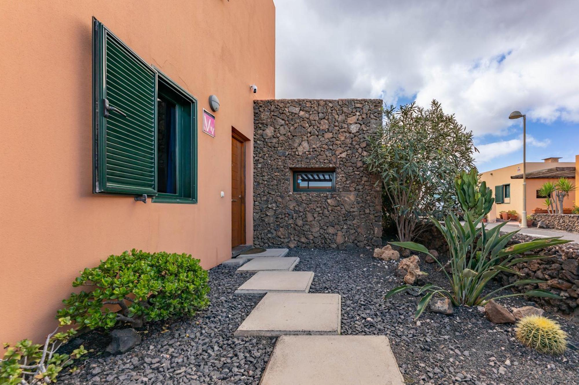 Sunrise Surf House, Big Garden, Hot Tub, Parking, Super-Fast Free Wi-Fi Villa Corralejo Exterior photo