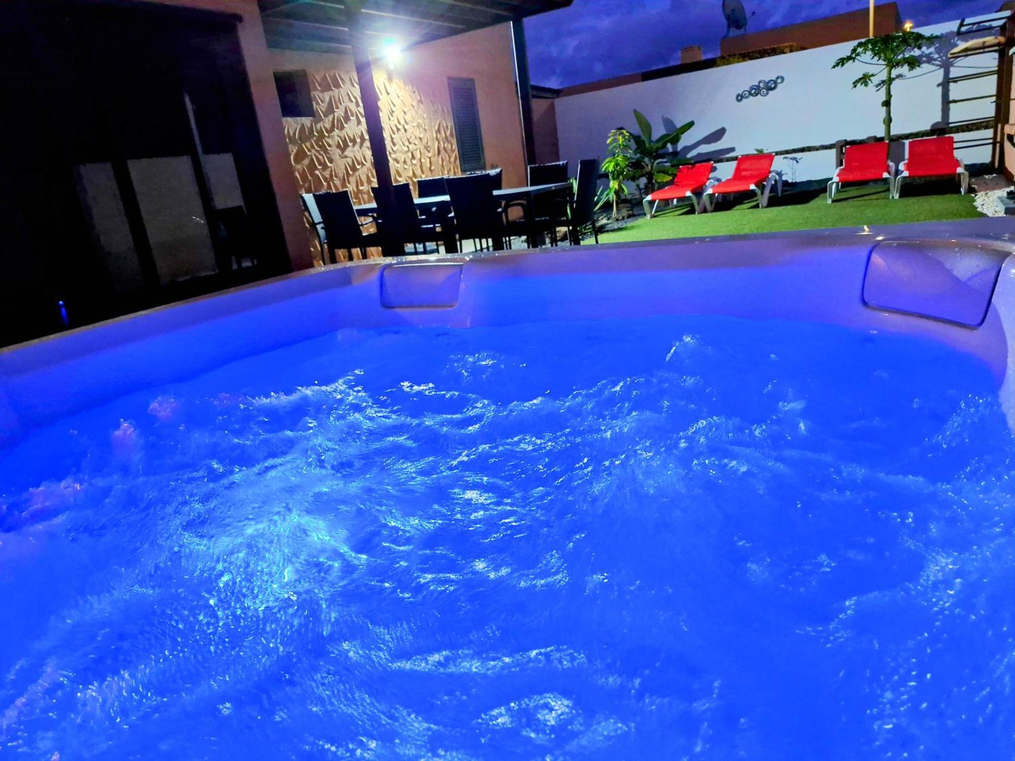 Sunrise Surf House, Big Garden, Hot Tub, Parking, Super-Fast Free Wi-Fi Villa Corralejo Exterior photo