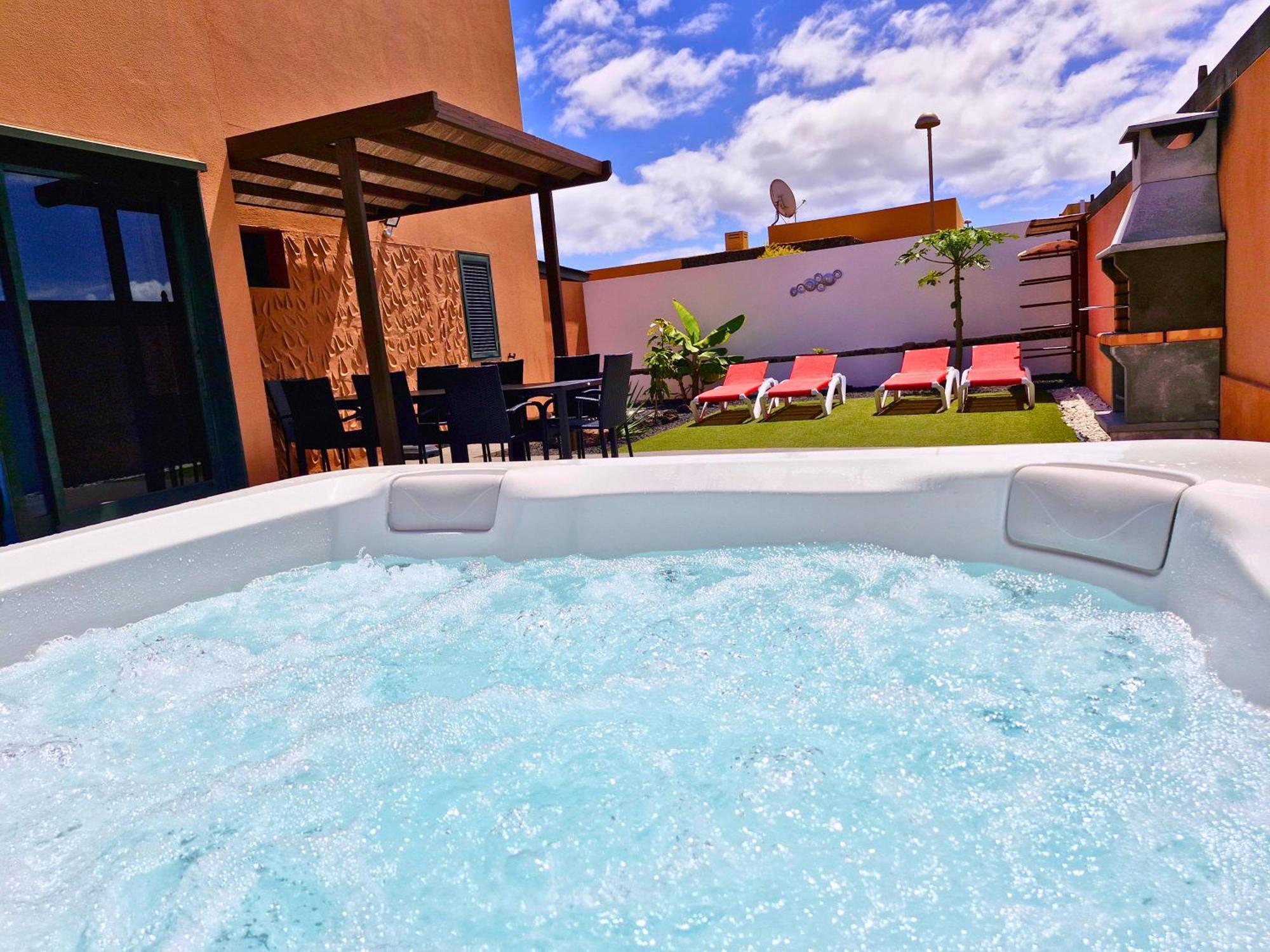 Sunrise Surf House, Big Garden, Hot Tub, Parking, Super-Fast Free Wi-Fi Villa Corralejo Exterior photo