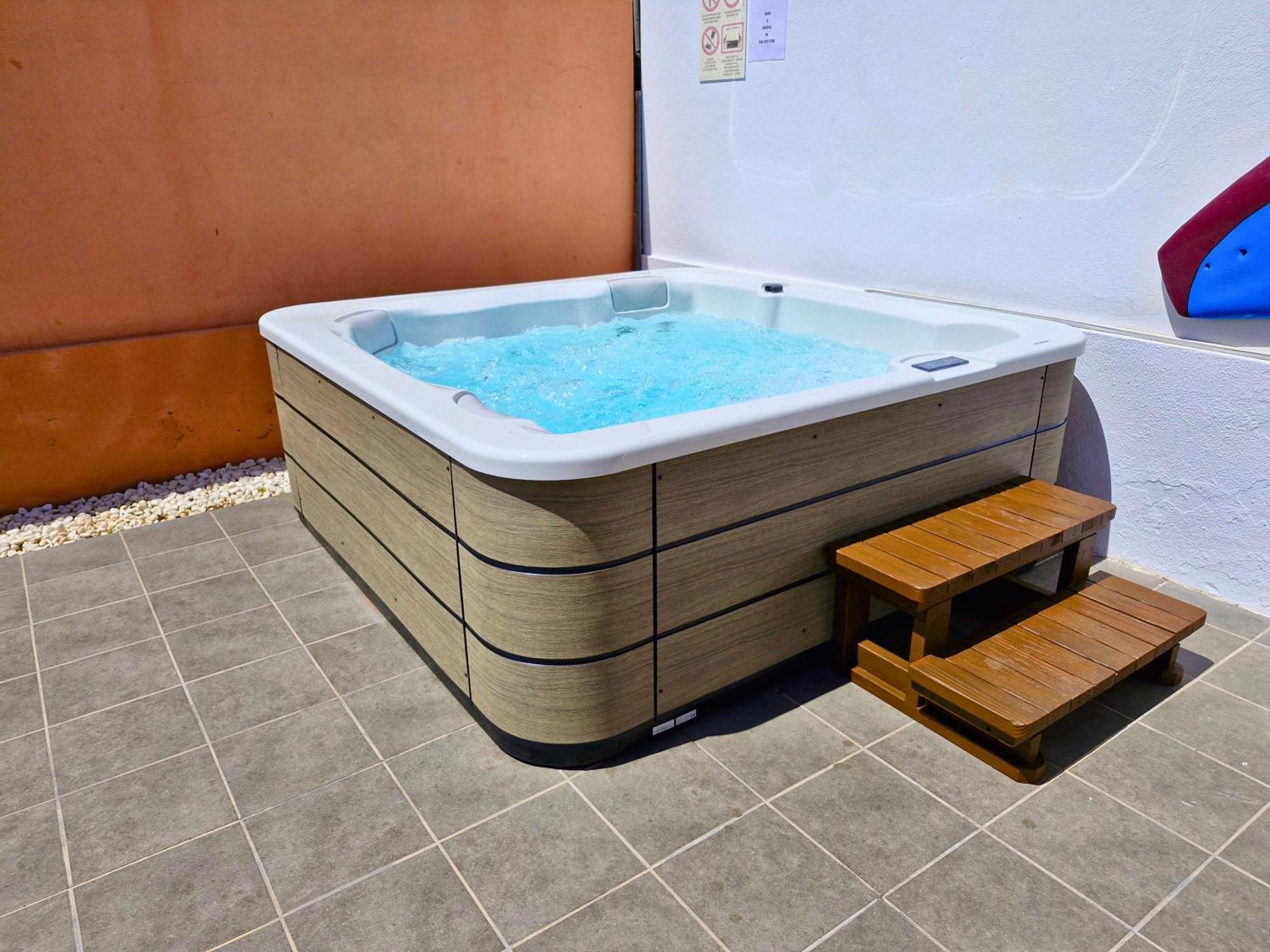 Sunrise Surf House, Big Garden, Hot Tub, Parking, Super-Fast Free Wi-Fi Villa Corralejo Exterior photo